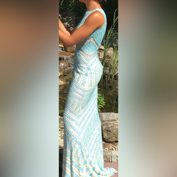 Beaded Sequence Prom/Evening Gown. Size 2. - Picture 3 of 3